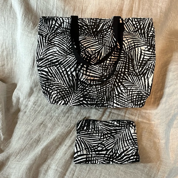Set of tote and accessory zippered tote bags in black/white print - Picture 1 of 5